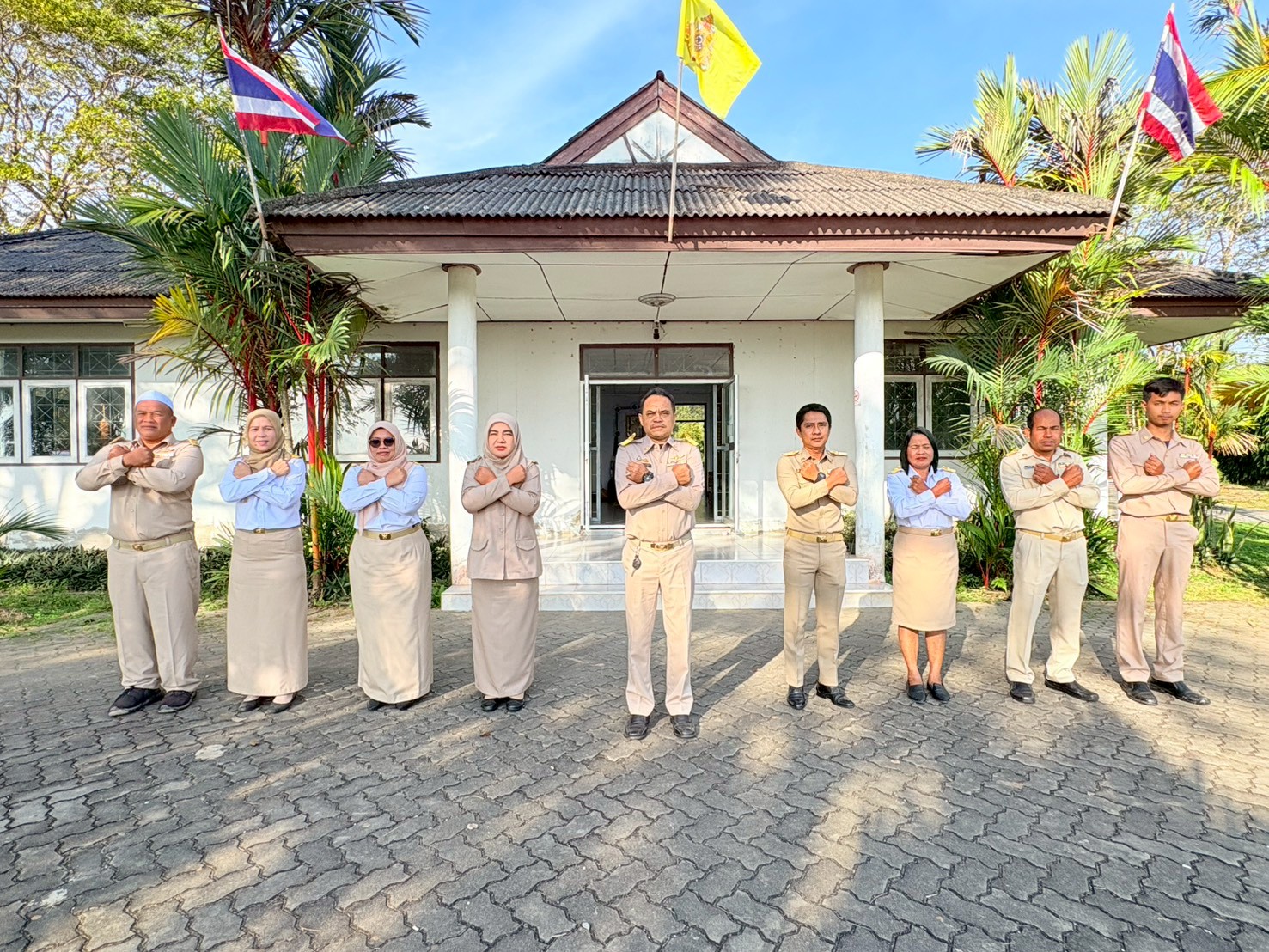 ศสพ.ยะลา  ร่วมเคารพธงชาติ และประกาศเจตนารมณ์ในการปฏิบัติหน้าที่ราชการ โดยยึดมั่นในความซื่อสัตย์สุจริต