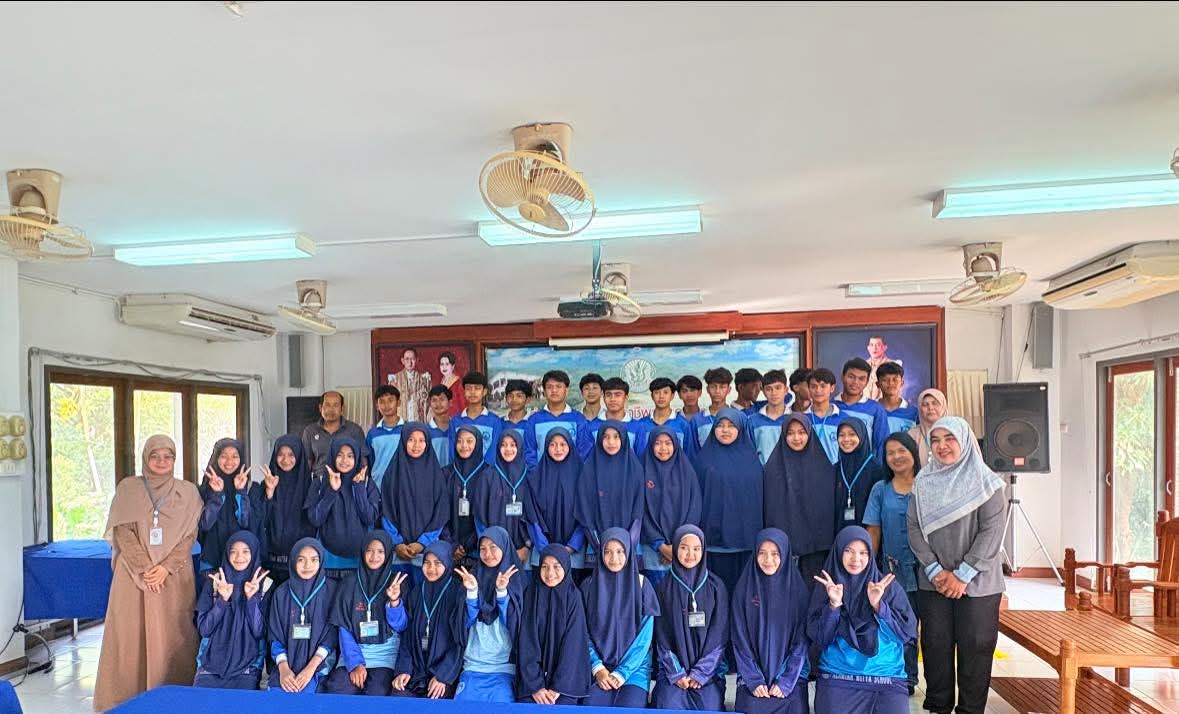 ศสพ.ยะลา  จัดนิทรรศการและกิจกรรมการเรียนรู้เชิงปฏิบัติการด้านการปลูกผักปลอดภัย (ปลอดสารพิษ/อินทรีย์) รวมทั้งถ่ายทอดความรู้ด้านการดูแลรักษาไม้ดอกไม้ประดับและการปลูกผักสวนครัว