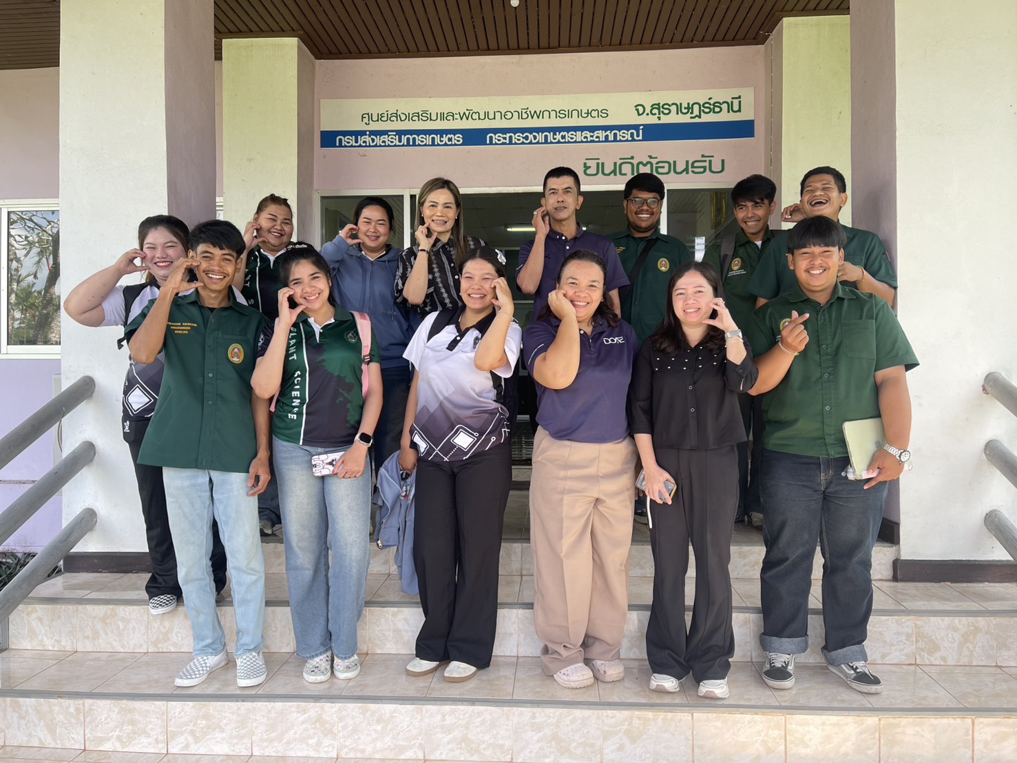 ร่วมรับฟังผลการนำเสนอการปฏิบัติงานของนักศึกษาฝึกประสบการณ์วิชาชีพ มหาวิทยาลัยราชภัฏสุราษฎร์ธานี