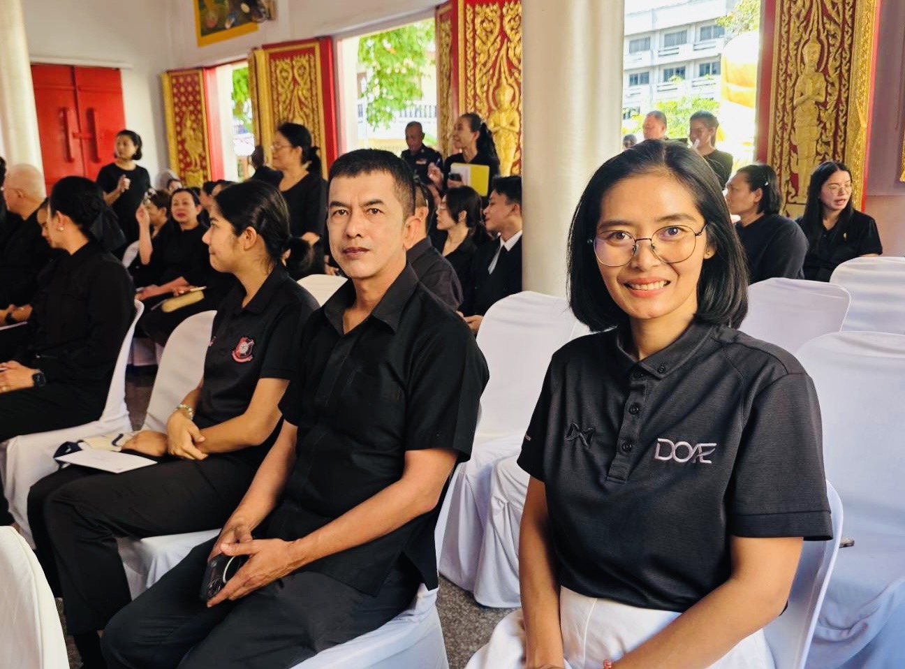 ร่วมพิธีสวดพระพุทธมนต์และเจริญจิตตภาวนาอุทิศถวายพระราชกุศล แด่สมเด็จพระนางเจ้าสิริกิติ์ พระบรมราชินีนาถ พระบรมราชชนนีพันปีหลวง