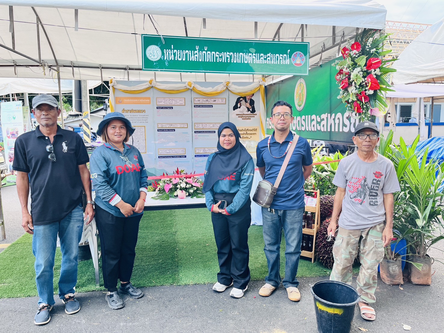 ร่วมตกแต่งสถานที่จัดนิทรรศการในงาน “สมโภชศาลหลักเมือง และกาชาดสุราษฎร์ธานี ประจำปี 2569” ในนามกระทรวงเกษตรและสหกรณ์
