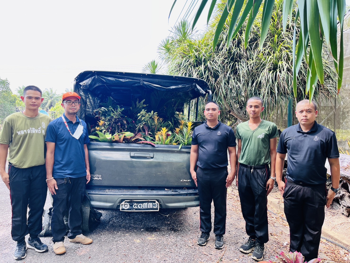 บริการยืมไม้กระถางแก่กองพลทหารราบที่ 5 ค่ายเทพสตรีศรีสุนทร เพื่อใช้ในการตกแต่งสถานที่ หน่วยในพื้นที่กองทัพภาคที่ 4 อำเภอหาดใหญ่ จังหวัดสงขลา