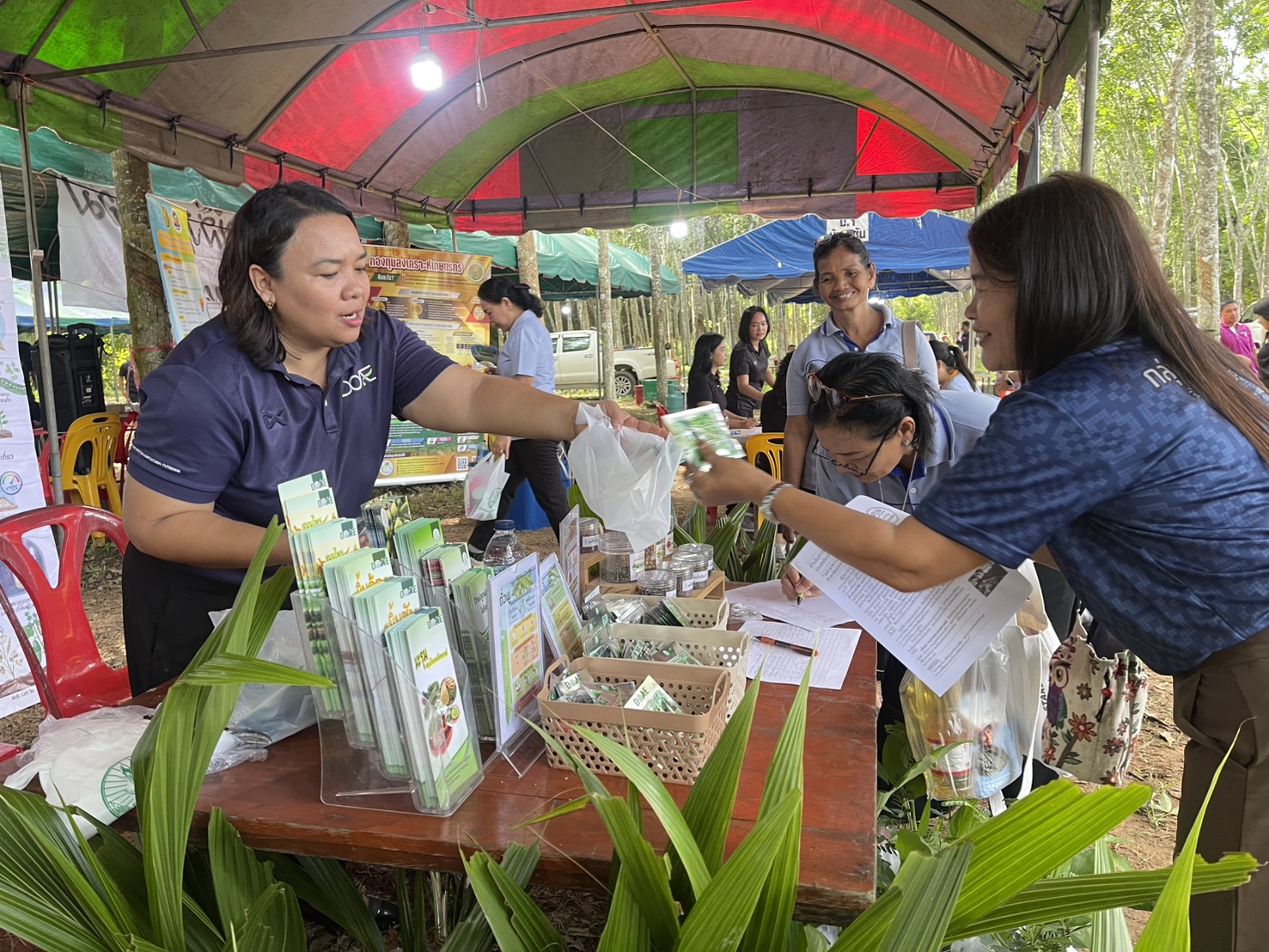 ศสพ.สุราษฎร์ธานี ร่วมออกหน่วยบริการประชาชน โครงการจังหวัดเคลื่อนที่ “หน่วยบำบัดทุกข์ บำรุงสุข สร้างรอยยิ้มให้ประชาชน” ณ อำเภอคีรีรัฐนิคม