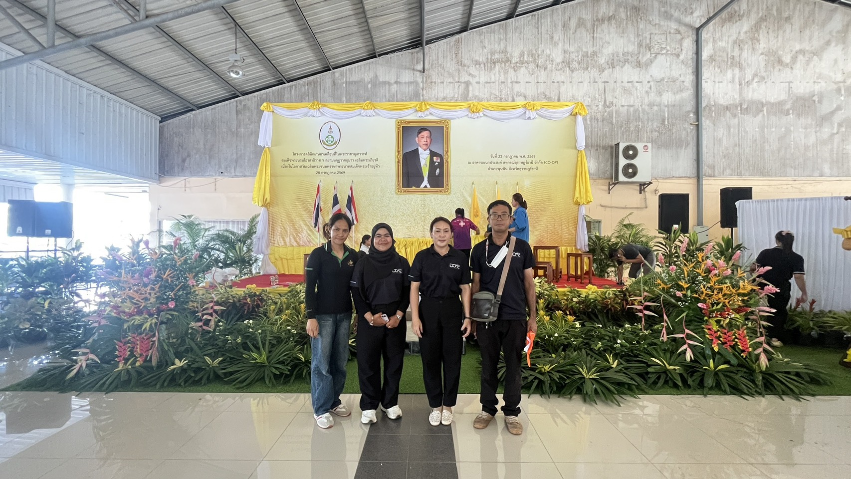 ร่วมตกแต่งสถานที่ในงานคลินิกเกษตรเคลื่อนที่ในพระราชานุเคราะห์ สมเด็จพระบรมโอรสาธิราช ฯ สยามมกุฎราชกุมาร ไตรมาสที่ 4 ประจำปีงบประมาณ พ.ศ. 2569 จังหวัดสุราษฎร์ธานี
