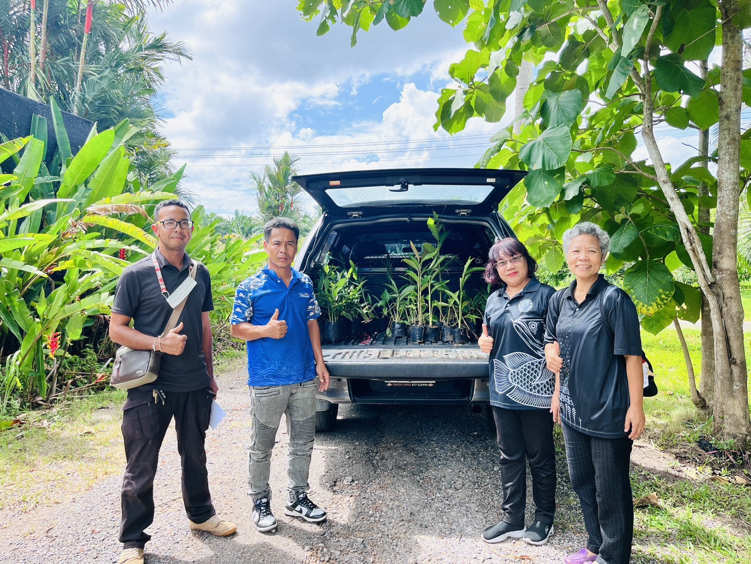 สนับสนุนไม้ดอกไม้ประดับ ให้แก่ศูนย์วิจัยและพัฒนาประมงน้ำจืดสุราษฎร์ธานี