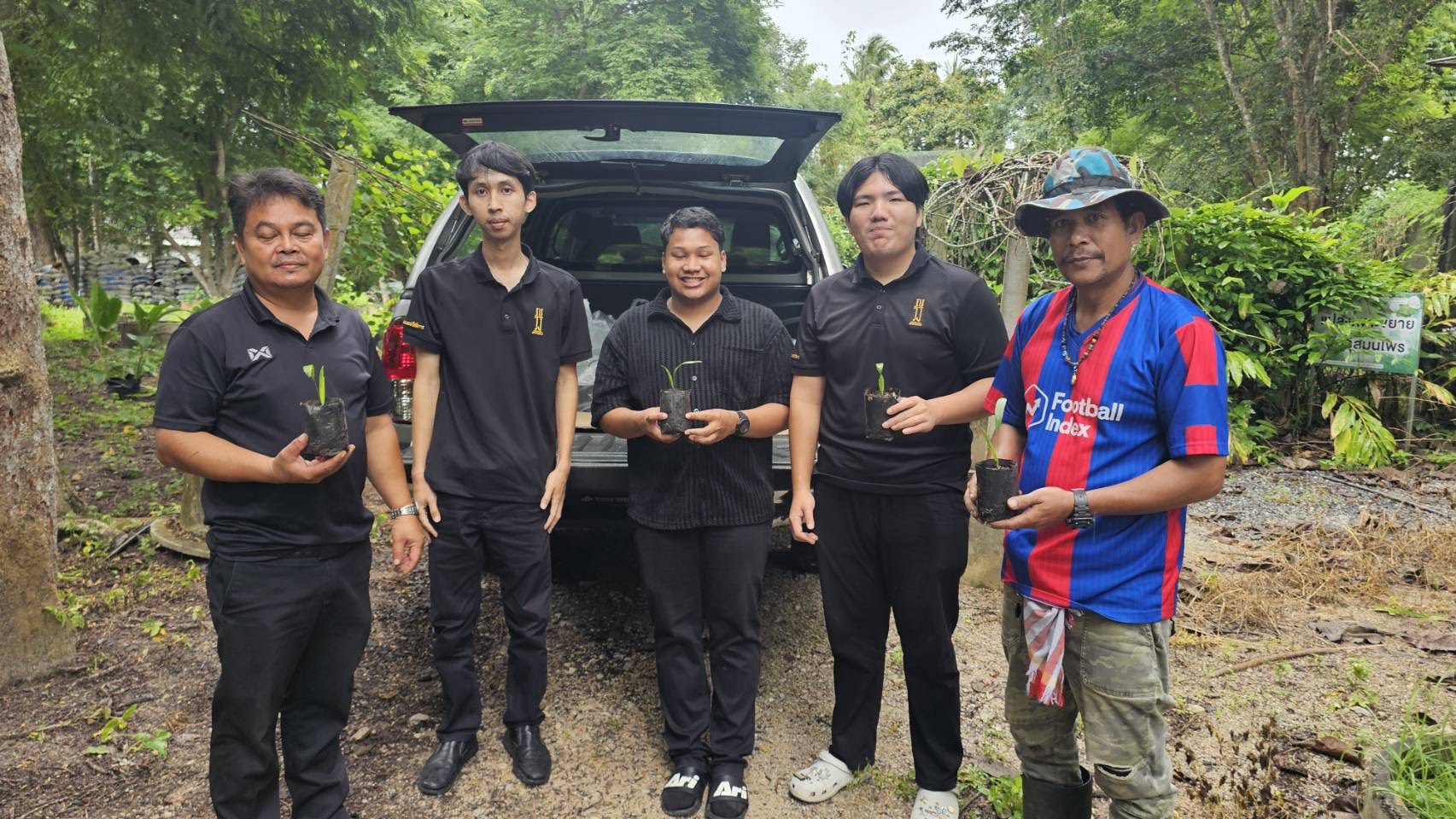 ศูนย์ส่งเสริมและพัฒนาอาชีพการเกษตร จังหวัดสุราษฎร์ธานี สนับสนุนต้นกะพ้อ 200 ต้น ให้แก่นิคมสร้างตนเองขุนทะเล