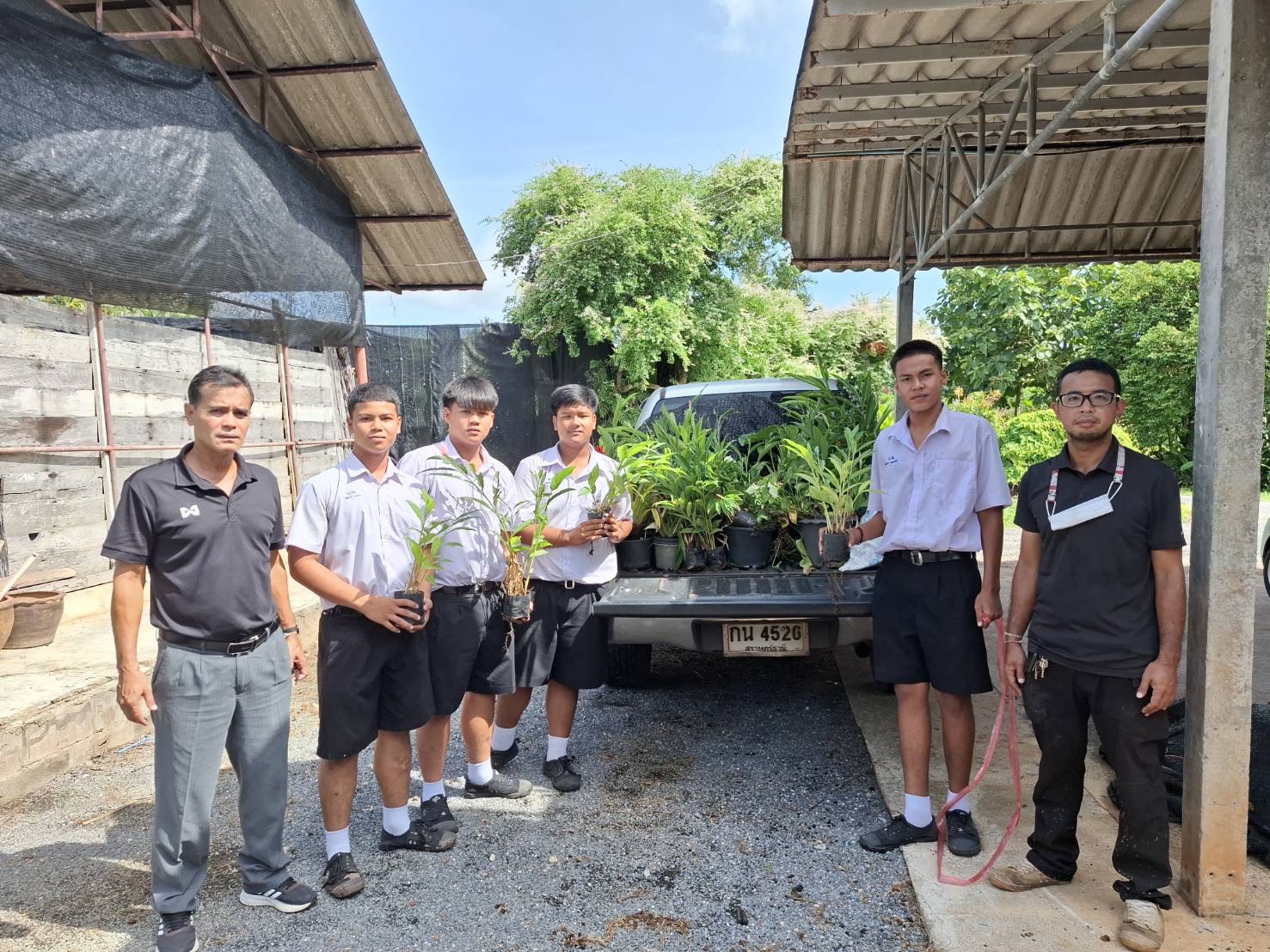 สนับสนุนไม้ดอกไม้ประดับ เพื่อใช้ประกอบการจัดฝึกอบรม ให้แก่โรงเรียนบางเดือนสถิตย์พิทยาคม อำเภอพุนพิน จังหวัดสุราษฎร์ธานี