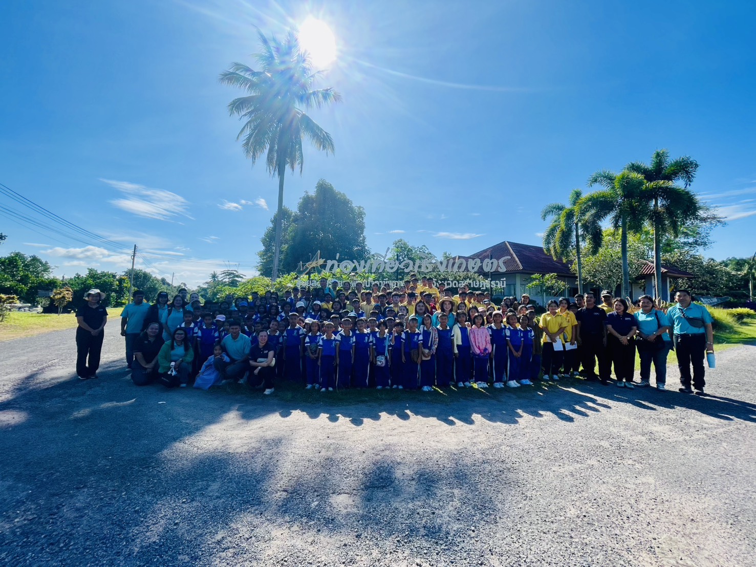 ศสพ.สฎ เปิดแหล่งเรียนรู้ด้านการเกษตร ต้อนรับคณะครูและนักเรียนโรงเรียนมหาราช 2 อำเภอเวียงสระ จังหวัดสุราษฎร์ธานี