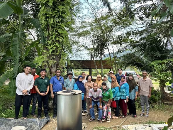 เกษตรเขต 5 สงขลา ส่งเสริมการผลิตและใช้ถ่านไบโอชาร์ กลุ่มเกษตรกรปลูกสมุนไพรจังหวัดสตูล